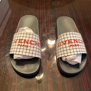 GIVENCHY LOGO SLIDES Size 9